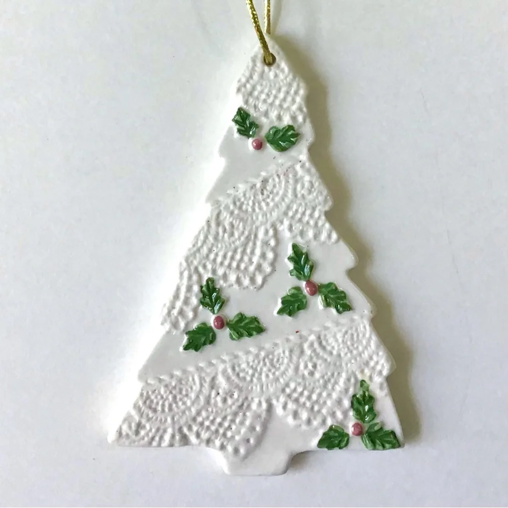 The Homemakers Idea Company christmas tree